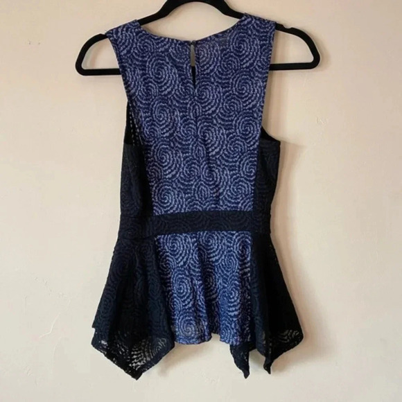 BCBGMAXAZRIA Seren Lace Peplum Contrast Top XS - Picture 4 of 6